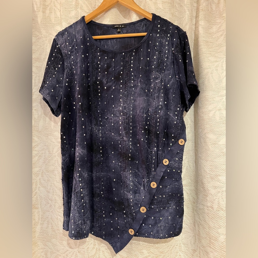 Women's XL Short Sleeve Top (dark blue with sequins and wooden buttons)